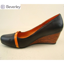La cuña de cuero de alta calidad de Haixin Beverley bombea los zapatos para las mujeres